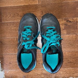 NEW BALANCE TENNIS SHOES 🌍✨